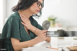 La menopausia se presenta en la segunda mitad de vida de las mujeres.