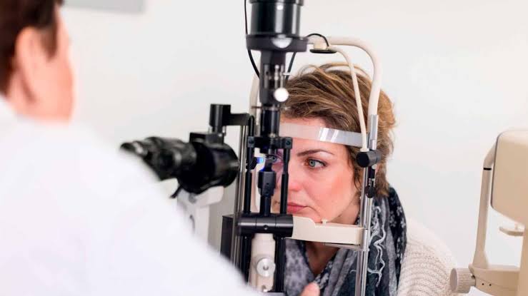 Es responsabilidad médica garantizar tratamientos oftalmológicos confiables